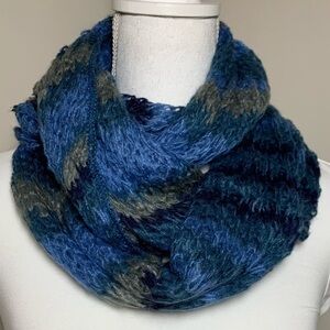 NWT Rikka Women Knit Infiniti Scarf One Size Fall Shades of Blue & Gray